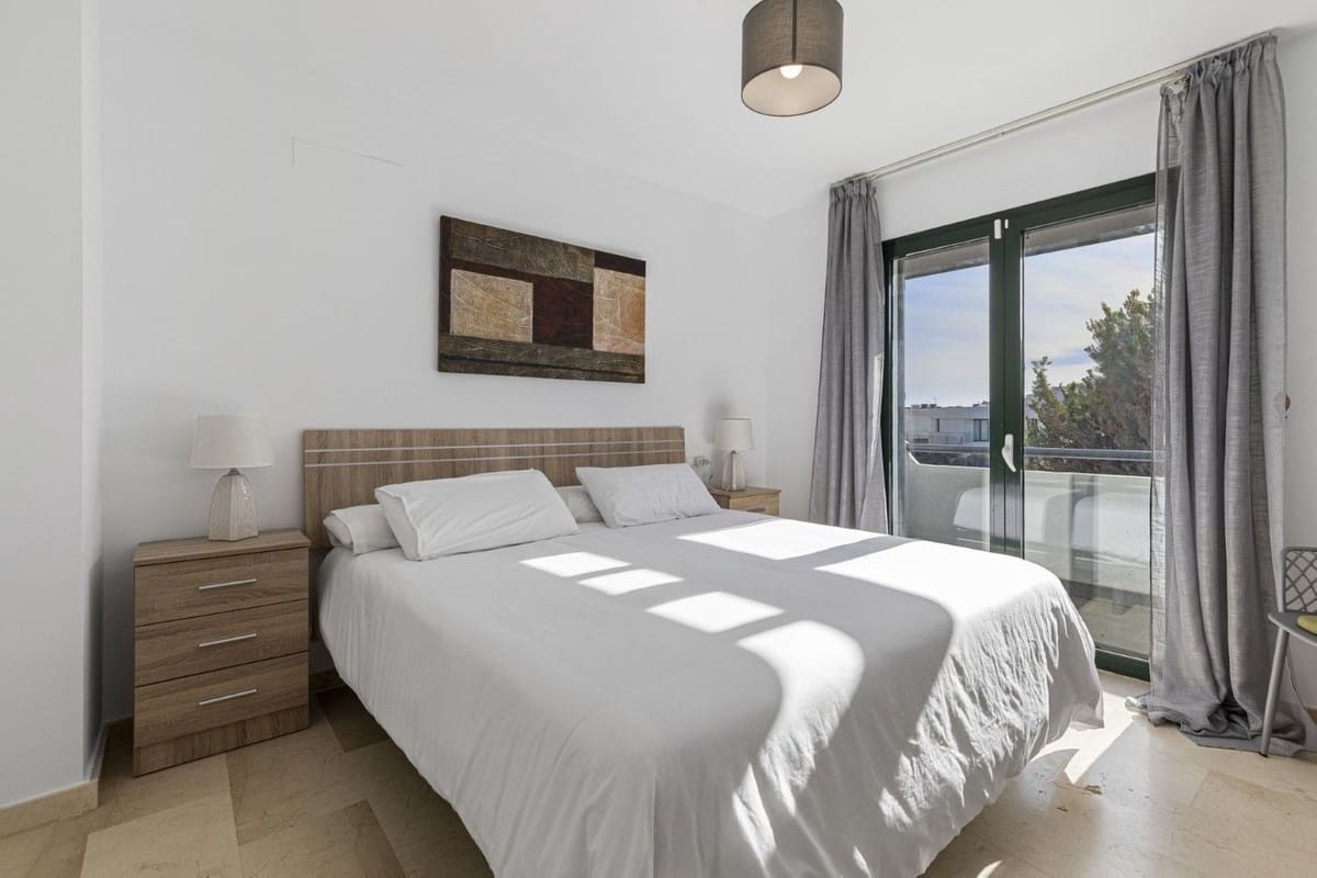 3 bedroom Semi-detached Villa for sale in La Duquesa / Puerto de la Duquesa with pool garage - € 540,000 (Ref: 9506757)