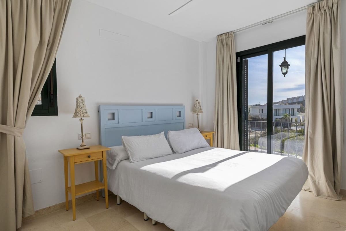 3 bedroom Semi-detached Villa for sale in La Duquesa / Puerto de la Duquesa with pool garage - € 540,000 (Ref: 9506757)