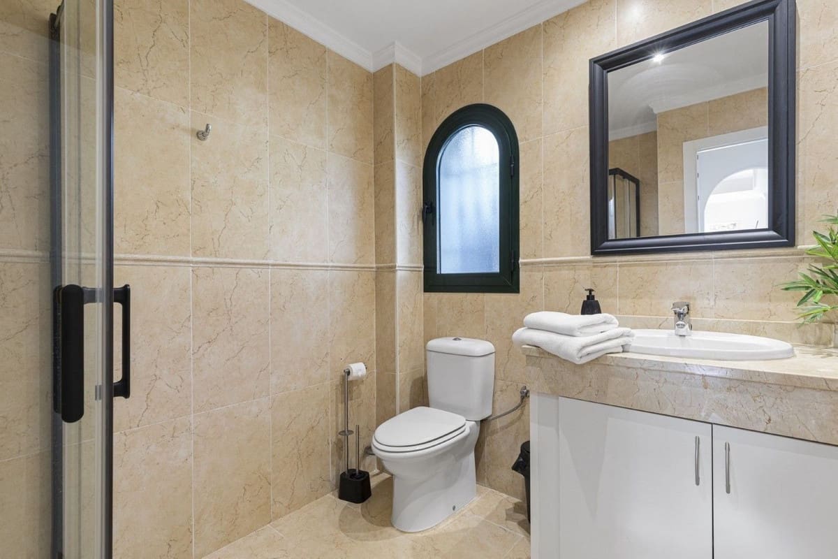 3 bedroom Semi-detached Villa for sale in La Duquesa / Puerto de la Duquesa with pool garage - € 540,000 (Ref: 9506757)