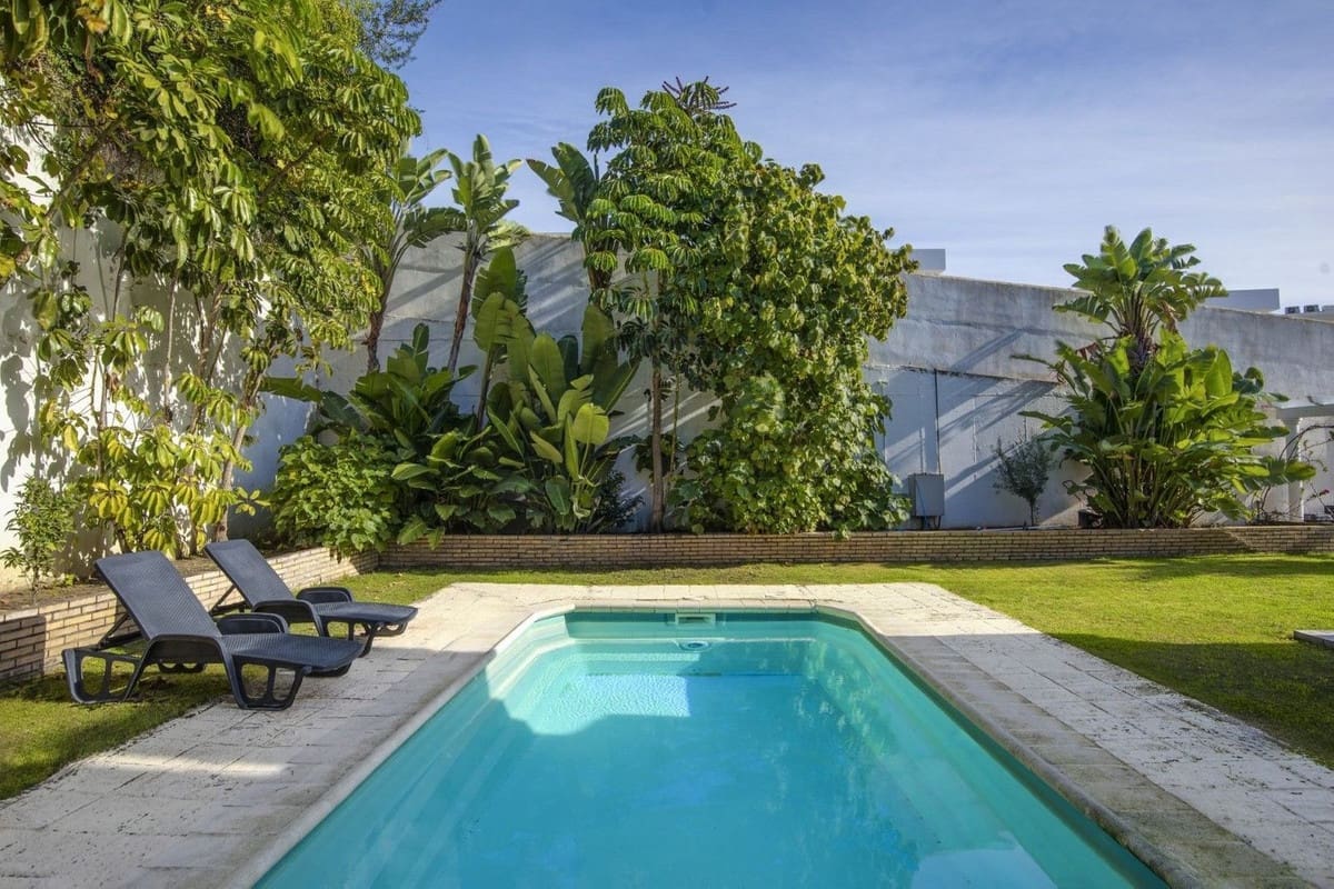 3 bedroom Semi-detached Villa for sale in La Duquesa / Puerto de la Duquesa with pool garage - € 540,000 (Ref: 9506757)