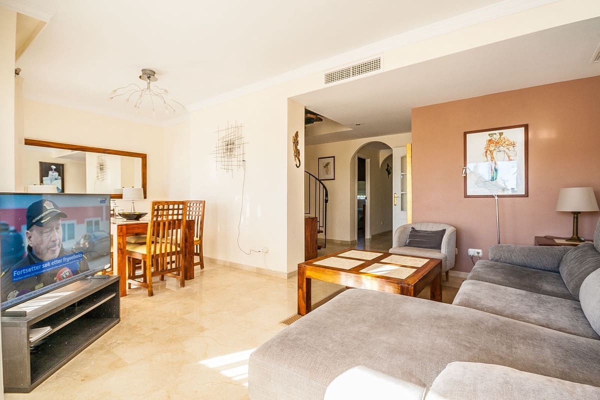 2 slaapkamer Appartement te koop in Elviria met zwembad garage - € 419.000 (Ref: 9506758)