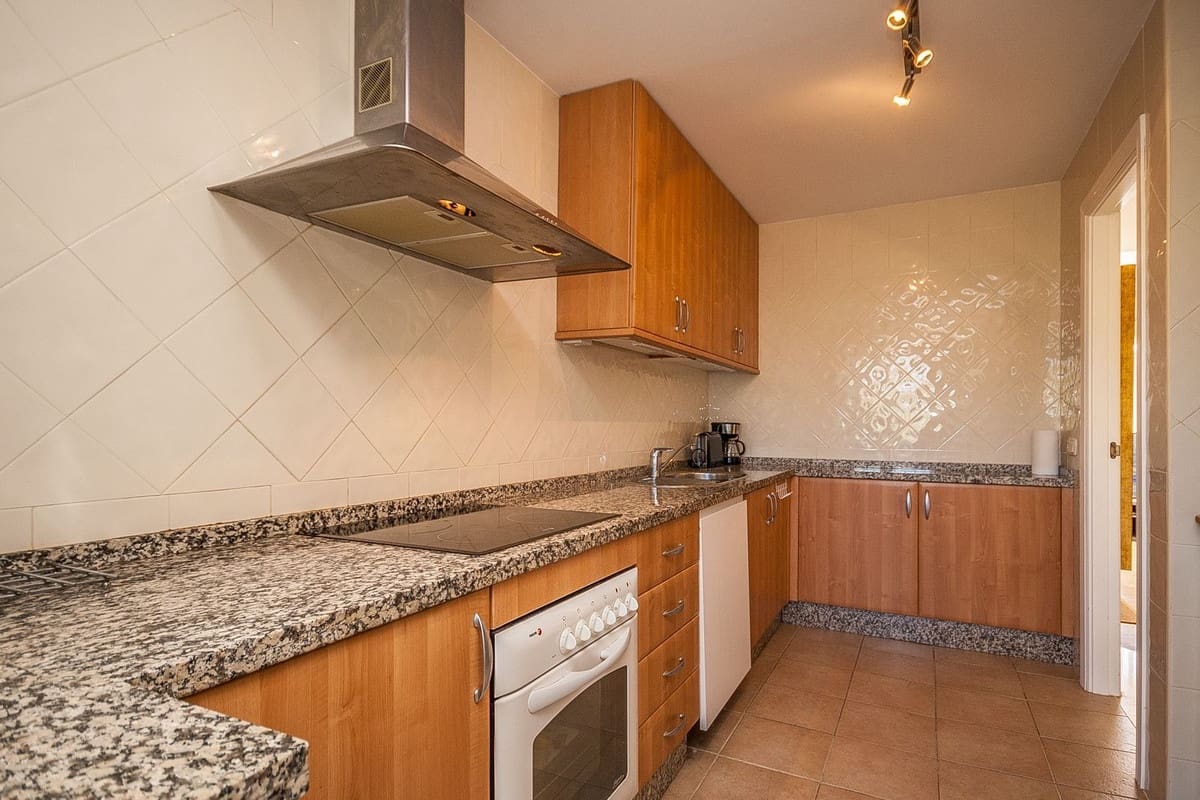 2 slaapkamer Appartement te koop in Elviria met zwembad garage - € 419.000 (Ref: 9506758)