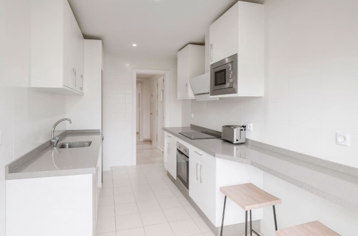 Apartamento de 3 habitaciones en La Duquesa / Puerto de la Duquesa en venta con piscina garaje - 595.000 € (Ref: 9510314)