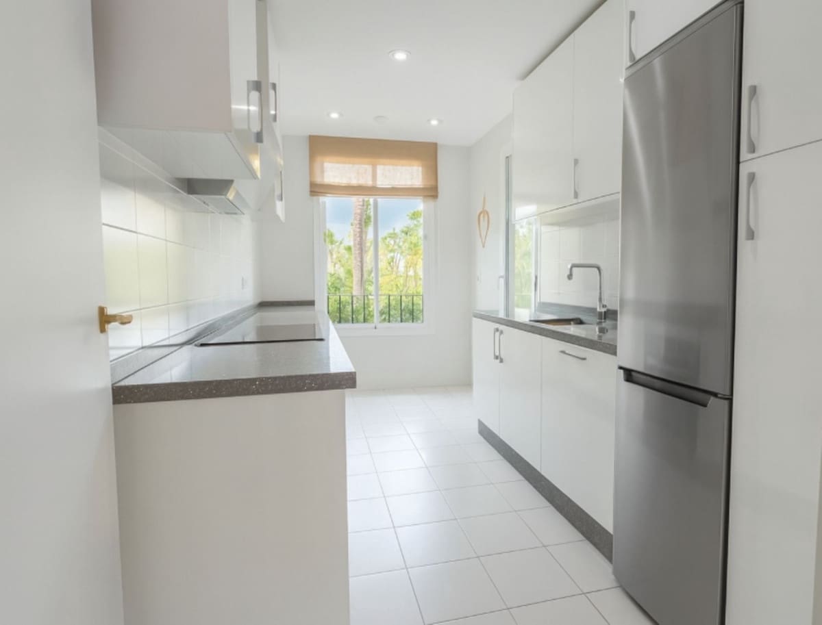 Apartamento de 3 habitaciones en La Duquesa / Puerto de la Duquesa en venta con piscina garaje - 595.000 € (Ref: 9510314)