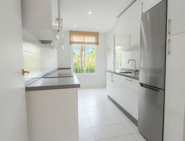 Apartamento de 3 habitaciones en La Duquesa / Puerto de la Duquesa, Manilva en venta con piscina garaje - 595.000 € (Ref: 9510314)