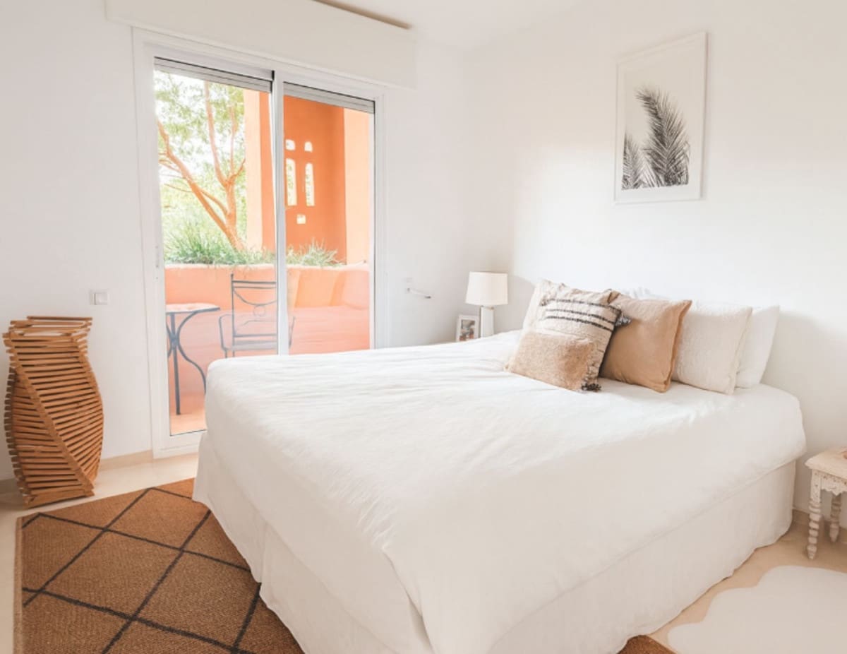 Apartamento de 3 habitaciones en La Duquesa / Puerto de la Duquesa en venta con piscina garaje - 595.000 € (Ref: 9510314)