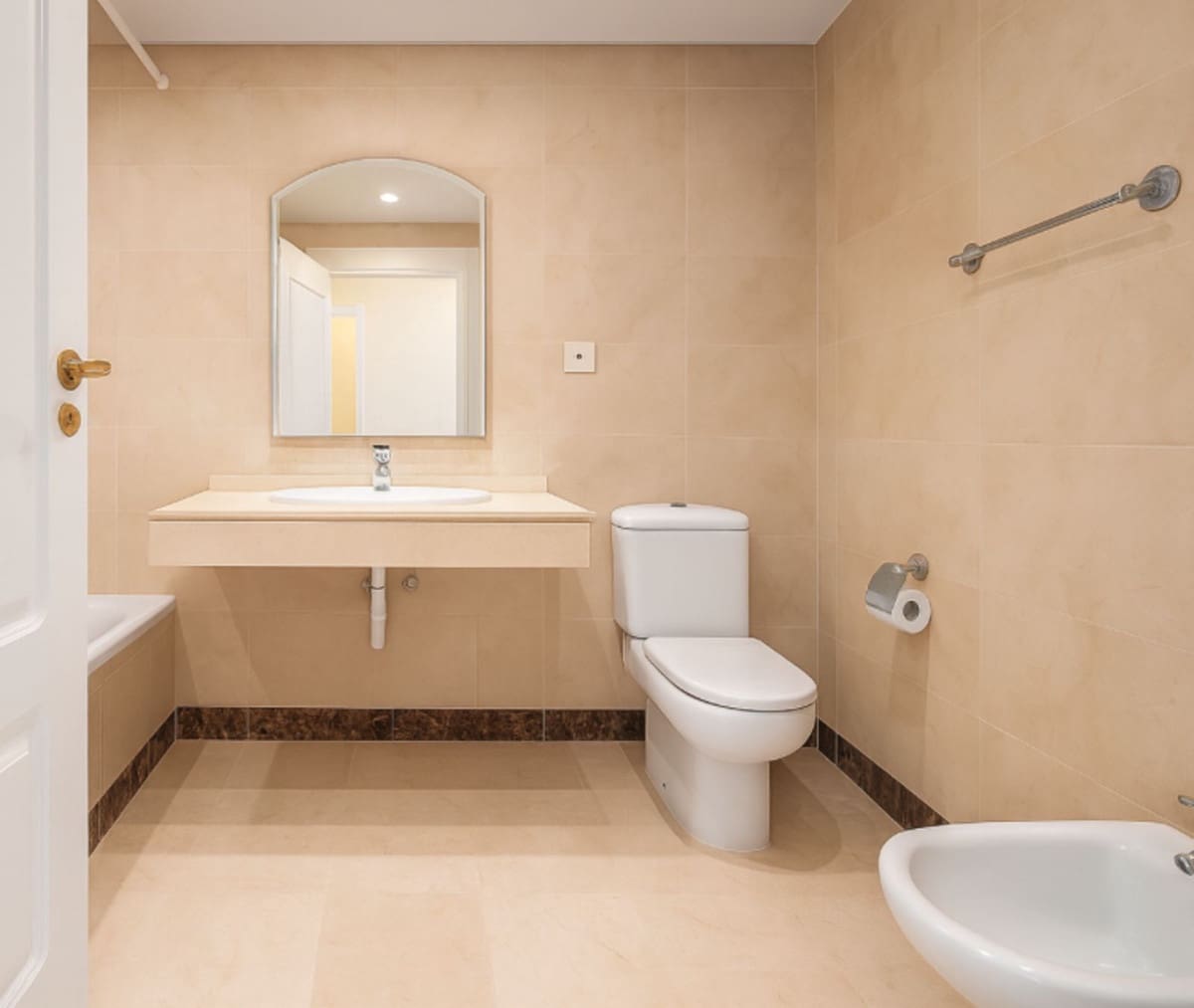 Apartamento de 3 habitaciones en La Duquesa / Puerto de la Duquesa en venta con piscina garaje - 595.000 € (Ref: 9510314)