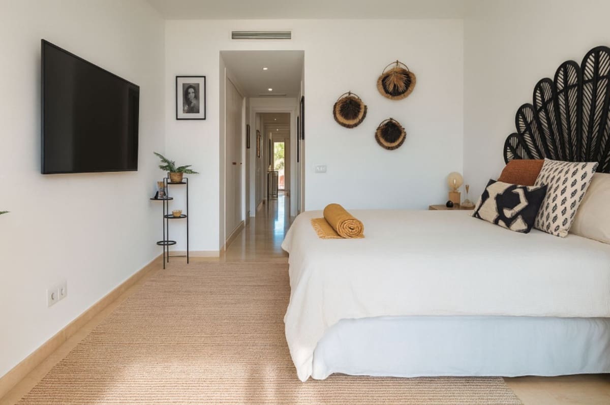 Apartamento de 3 habitaciones en La Duquesa / Puerto de la Duquesa en venta con piscina garaje - 595.000 € (Ref: 9510314)