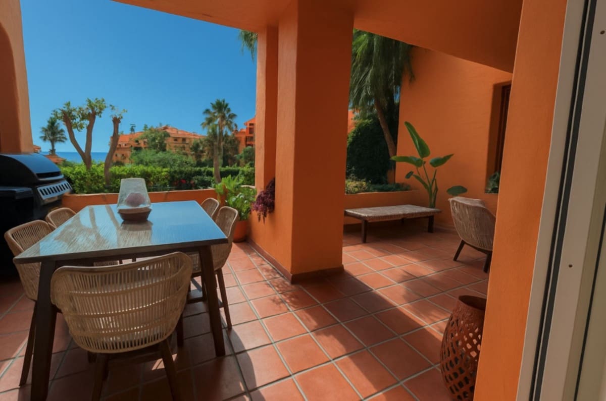 Apartamento de 3 habitaciones en La Duquesa / Puerto de la Duquesa en venta con piscina garaje - 595.000 € (Ref: 9510314)