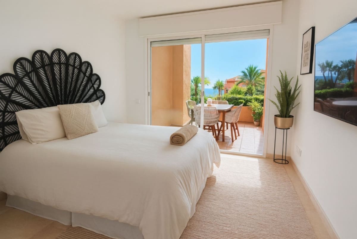 Apartamento de 3 habitaciones en La Duquesa / Puerto de la Duquesa en venta con piscina garaje - 595.000 € (Ref: 9510314)