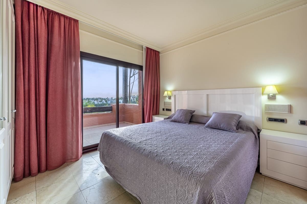 4 makuuhuone Omakotitalo myytävänä paikassa Golden Mile mukana uima-altaan 
autotalli - 1 425 000 € (Ref: 9511210)