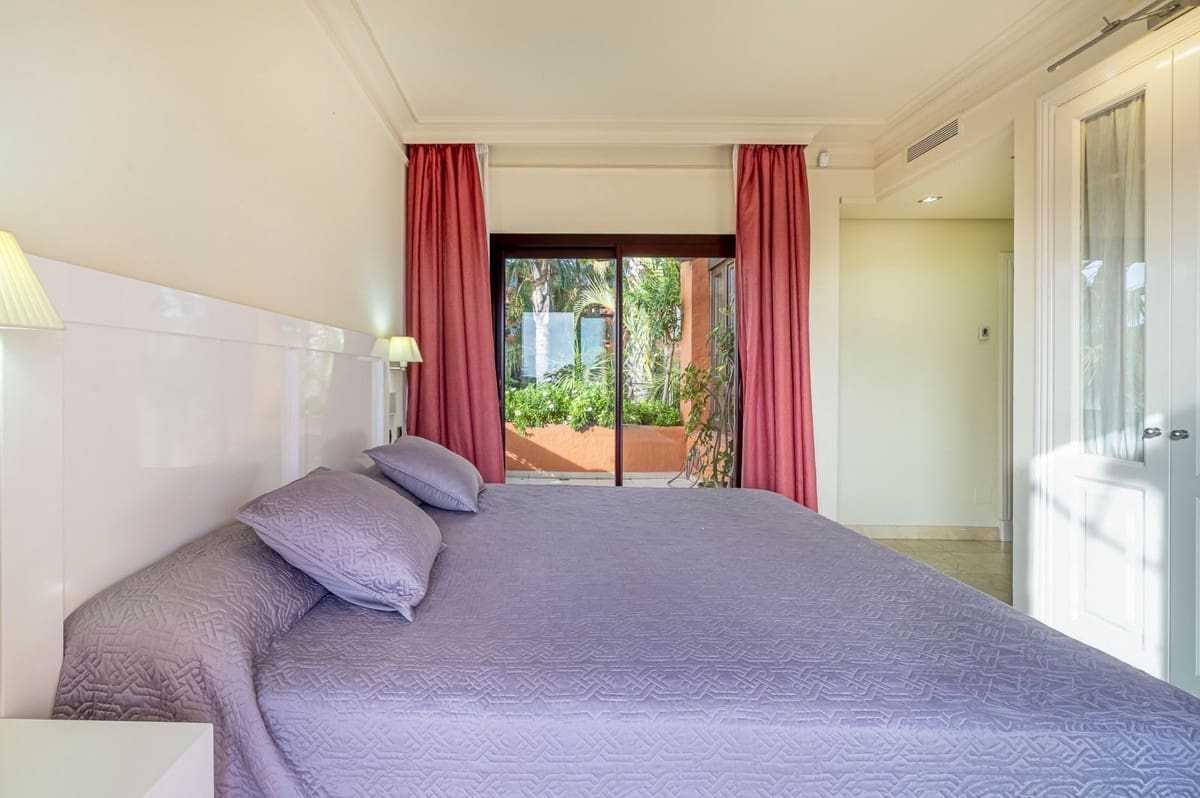 4 makuuhuone Omakotitalo myytävänä paikassa Golden Mile mukana uima-altaan 
autotalli - 1 425 000 € (Ref: 9511210)