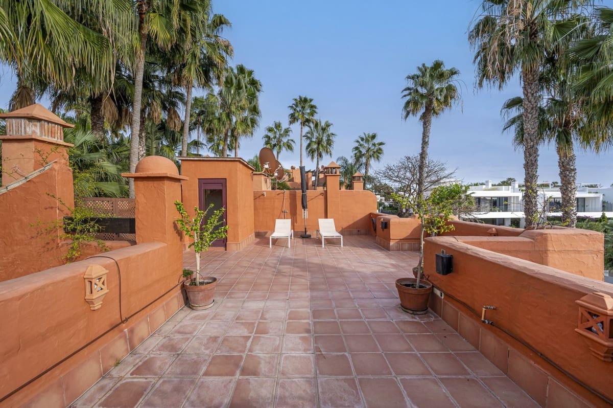 4 makuuhuone Omakotitalo myytävänä paikassa Golden Mile mukana uima-altaan 
autotalli - 1 425 000 € (Ref: 9511210)