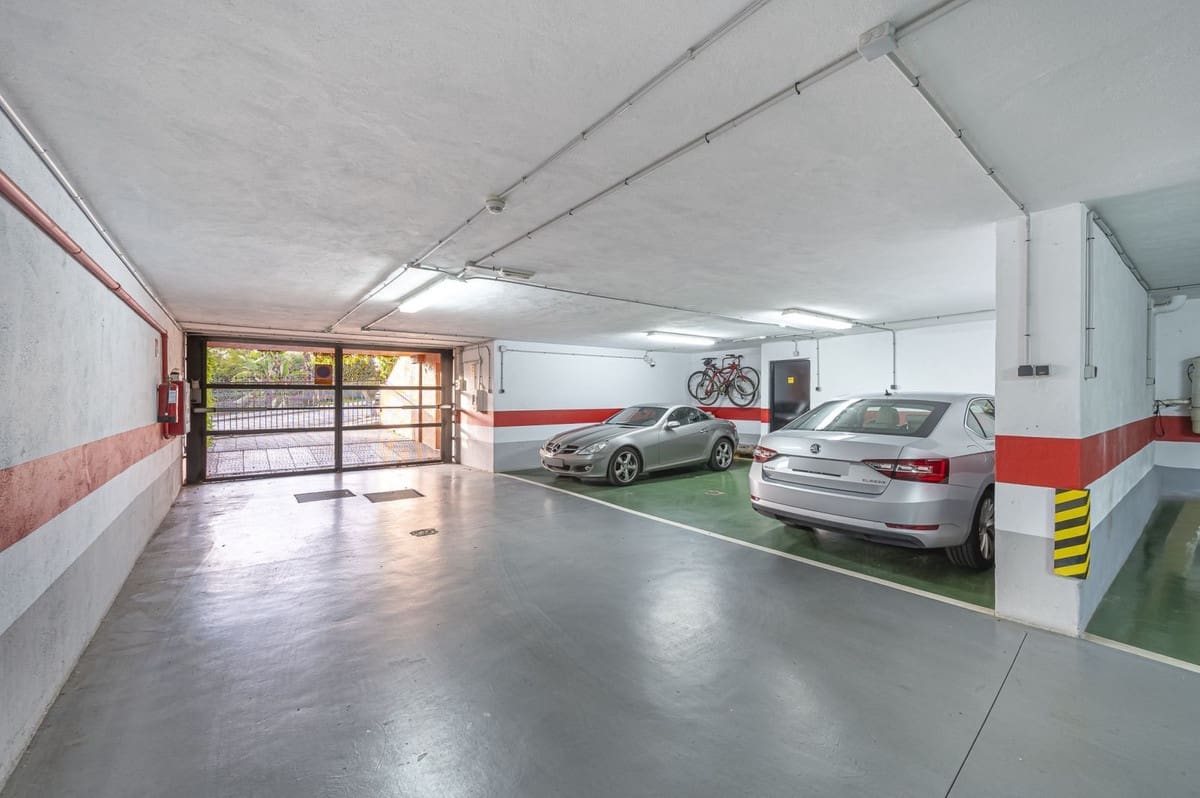 4 makuuhuone Omakotitalo myytävänä paikassa Golden Mile mukana uima-altaan 
autotalli - 1 425 000 € (Ref: 9511210)