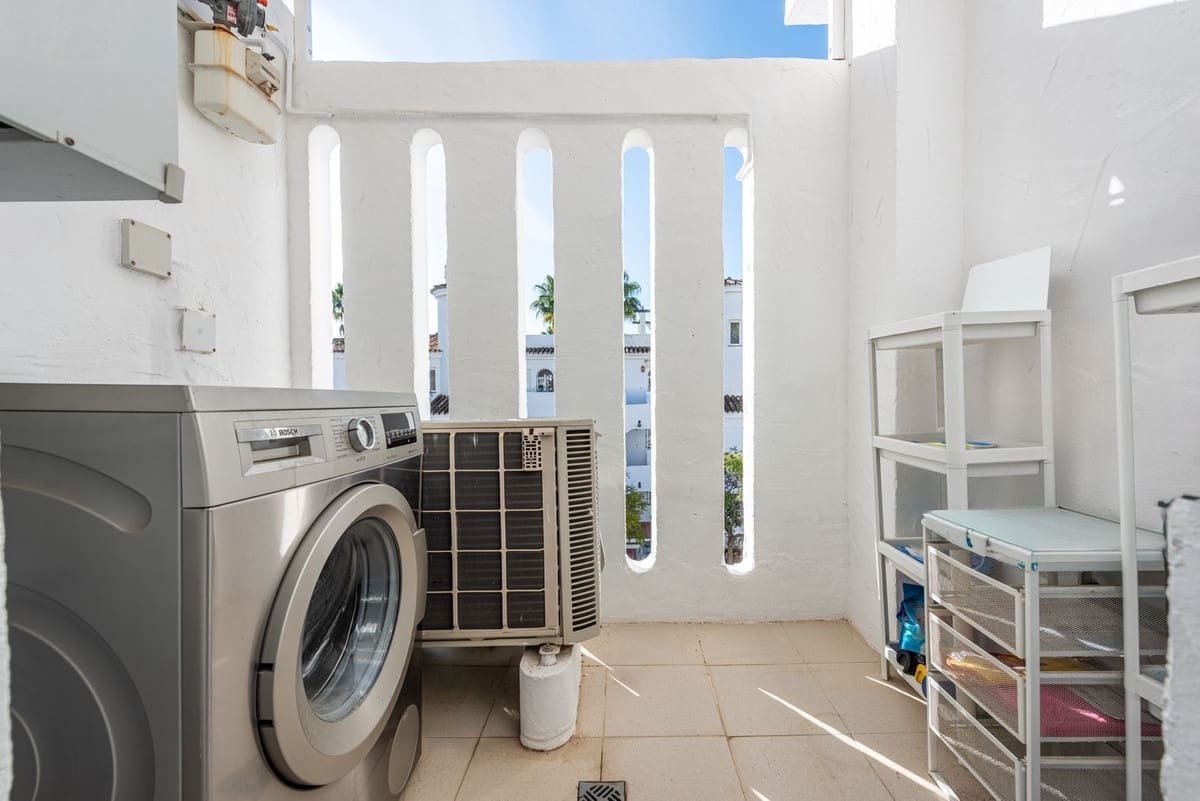 2 soveværelse Lejlighed til salg i Nueva Andalucia med swimmingpool garage - € 499.000 (Ref: 9519352)