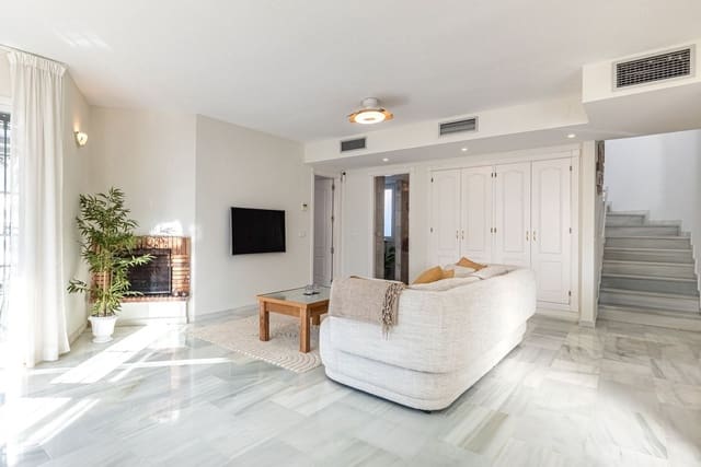 2 soveværelse Lejlighed til salg i Nueva Andalucia, Marbella med swimmingpool garage - € 499.000 (Ref: 9519352)