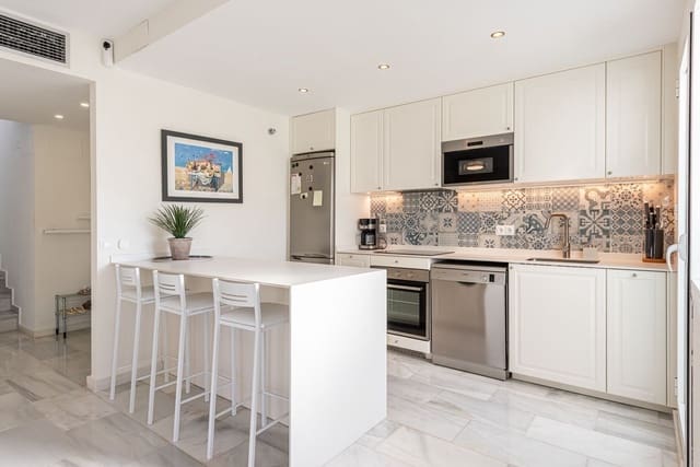 2 bedroom Apartment for sale in Nueva Andalucia, Marbella with pool garage - € 499,000 (Ref: 9519352)