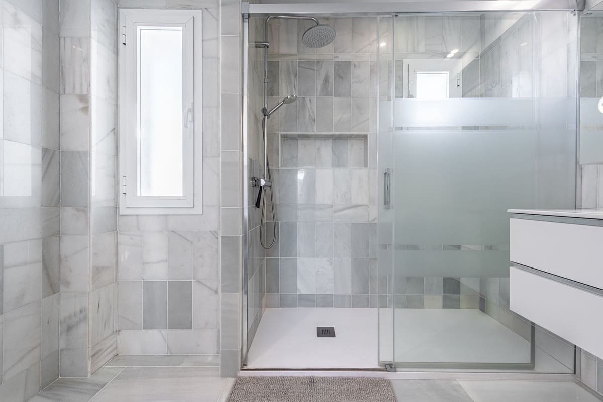 2 sypialnia Apartament na sprzedaż w Nueva Andalucia z basenem garażem - 499 000 € (Ref: 9519352)