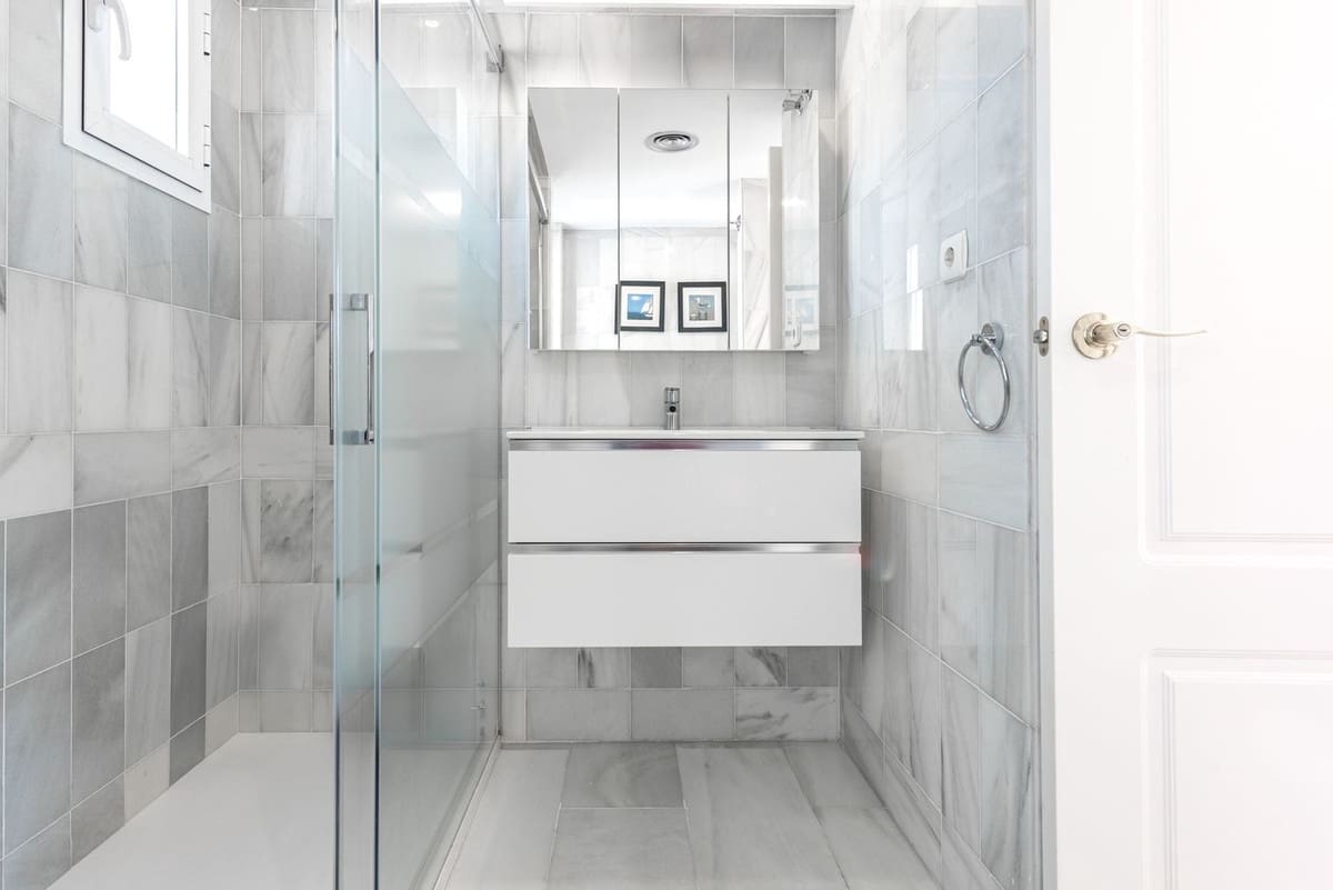 2 sypialnia Apartament na sprzedaż w Nueva Andalucia z basenem garażem - 499 000 € (Ref: 9519352)