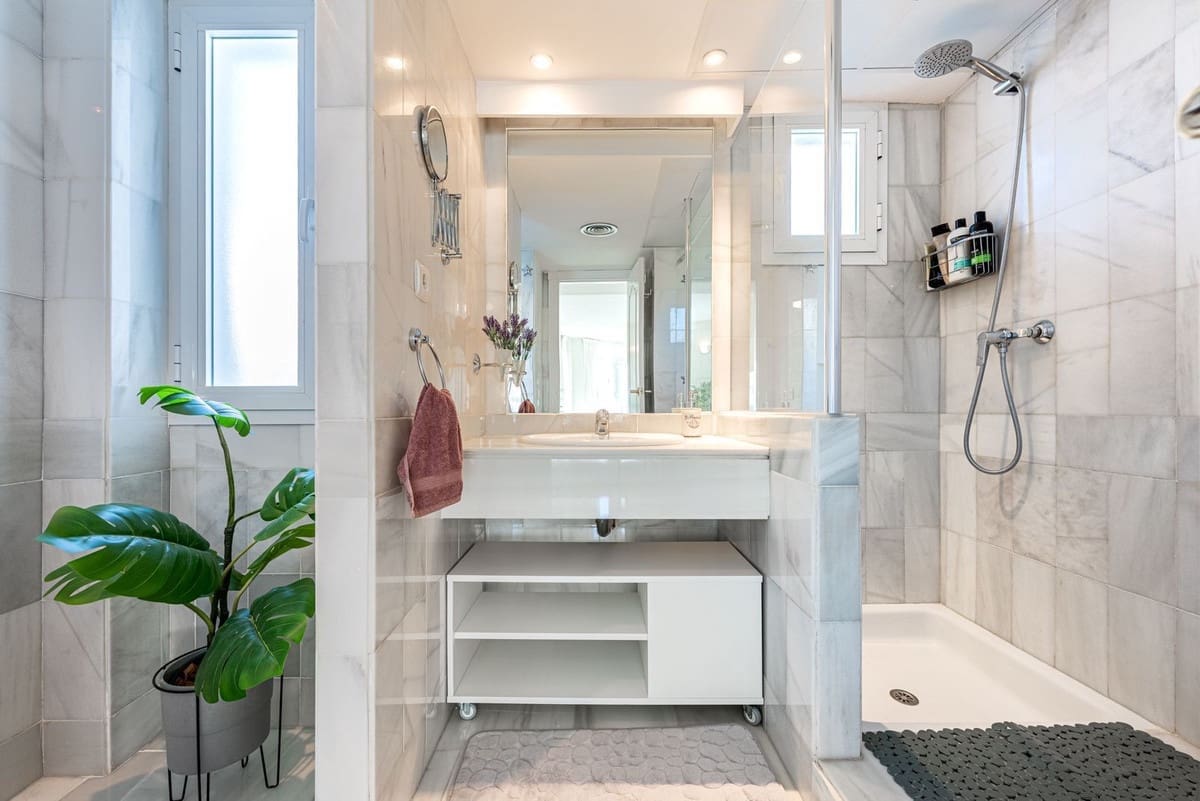 2 sypialnia Apartament na sprzedaż w Nueva Andalucia z basenem garażem - 499 000 € (Ref: 9519352)