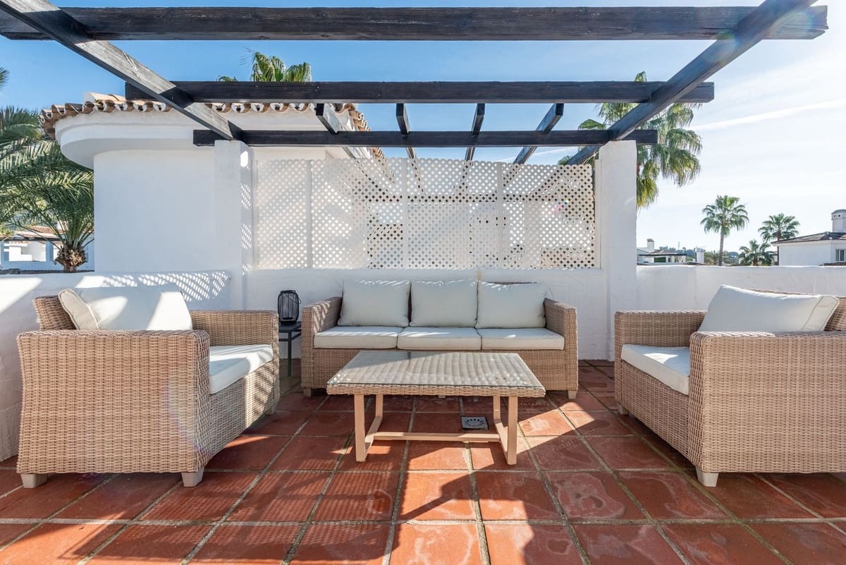 2 sypialnia Apartament na sprzedaż w Nueva Andalucia z basenem garażem - 499 000 € (Ref: 9519352)