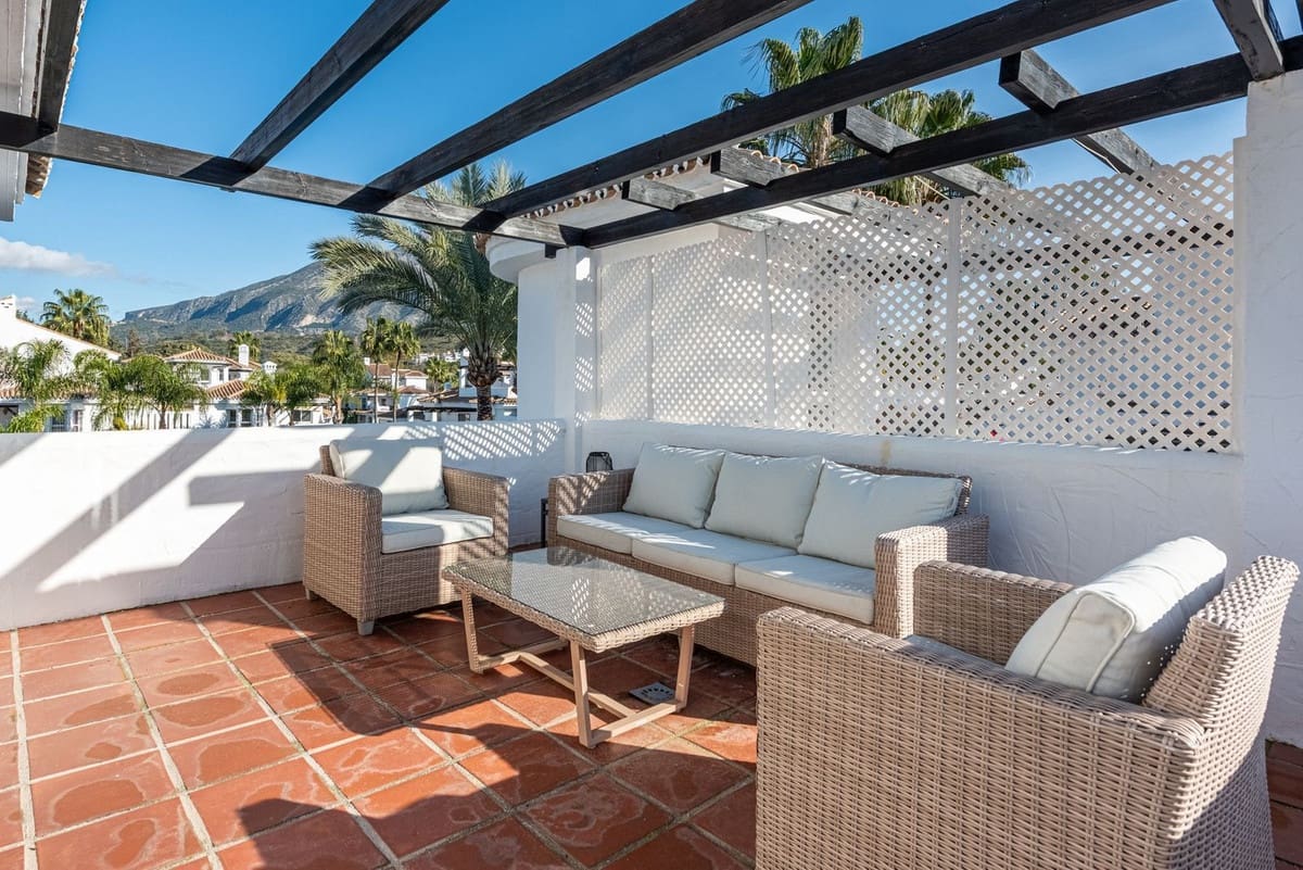 2 sypialnia Apartament na sprzedaż w Nueva Andalucia z basenem garażem - 499 000 € (Ref: 9519352)