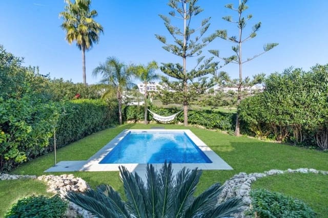 4 sypialnia Willa na sprzedaż w New Golden Mile, Estepona z basenem garażem - 1 299 000 € (Ref: 9520959)