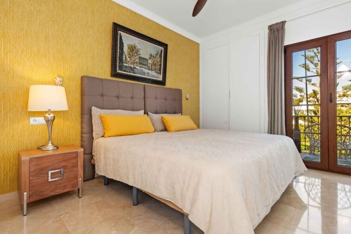 4 bedroom Villa for sale in New Golden Mile with pool garage - € 1,299,000 (Ref: 9520959)