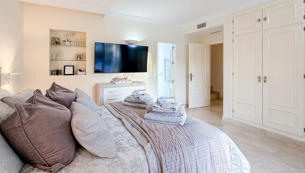 4 soveværelse Villa til salg i Mijas Golf med swimmingpool garage - € 1.285.000 (Ref: 9520960)