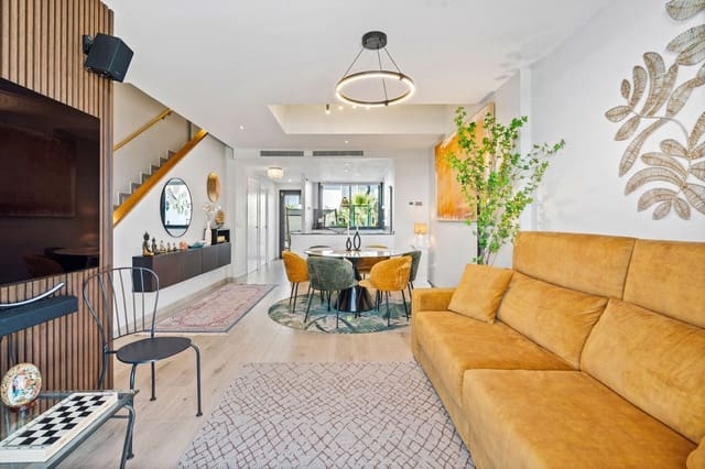 3 makuuhuone Omakotitalo myytävänä paikassa Fuengirola mukana uima-altaan 
autotalli - 899 000 € (Ref: 9520961)