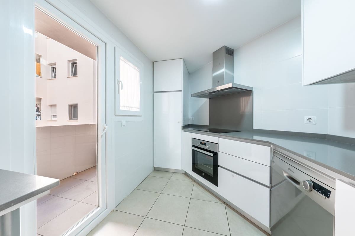 3 slaapkamer Appartement te koop in Nueva Andalucia met zwembad garage - € 439.000 (Ref: 9521660)