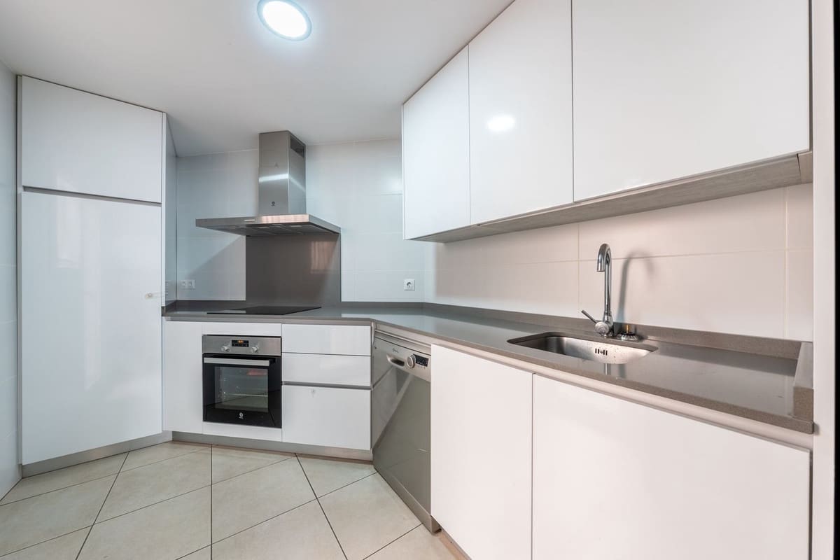 3 slaapkamer Appartement te koop in Nueva Andalucia met zwembad garage - € 439.000 (Ref: 9521660)