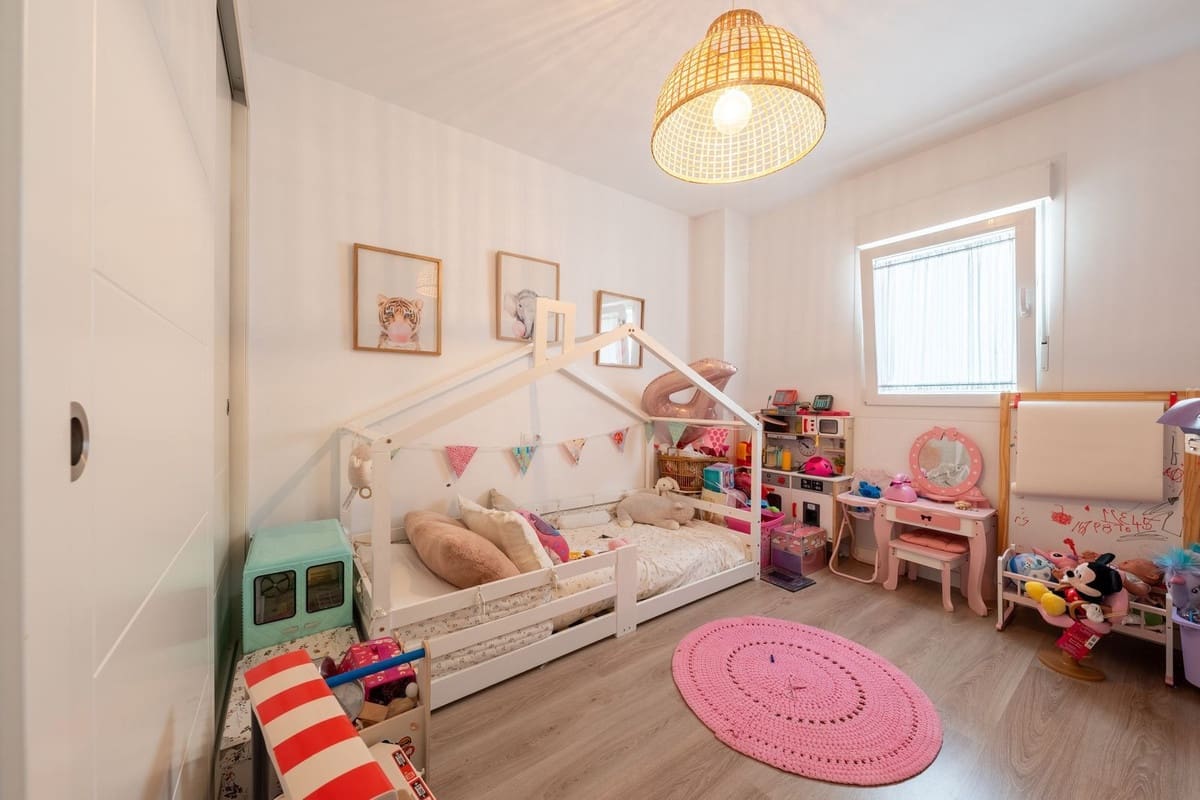 3 slaapkamer Appartement te koop in Nueva Andalucia met zwembad garage - € 439.000 (Ref: 9521660)