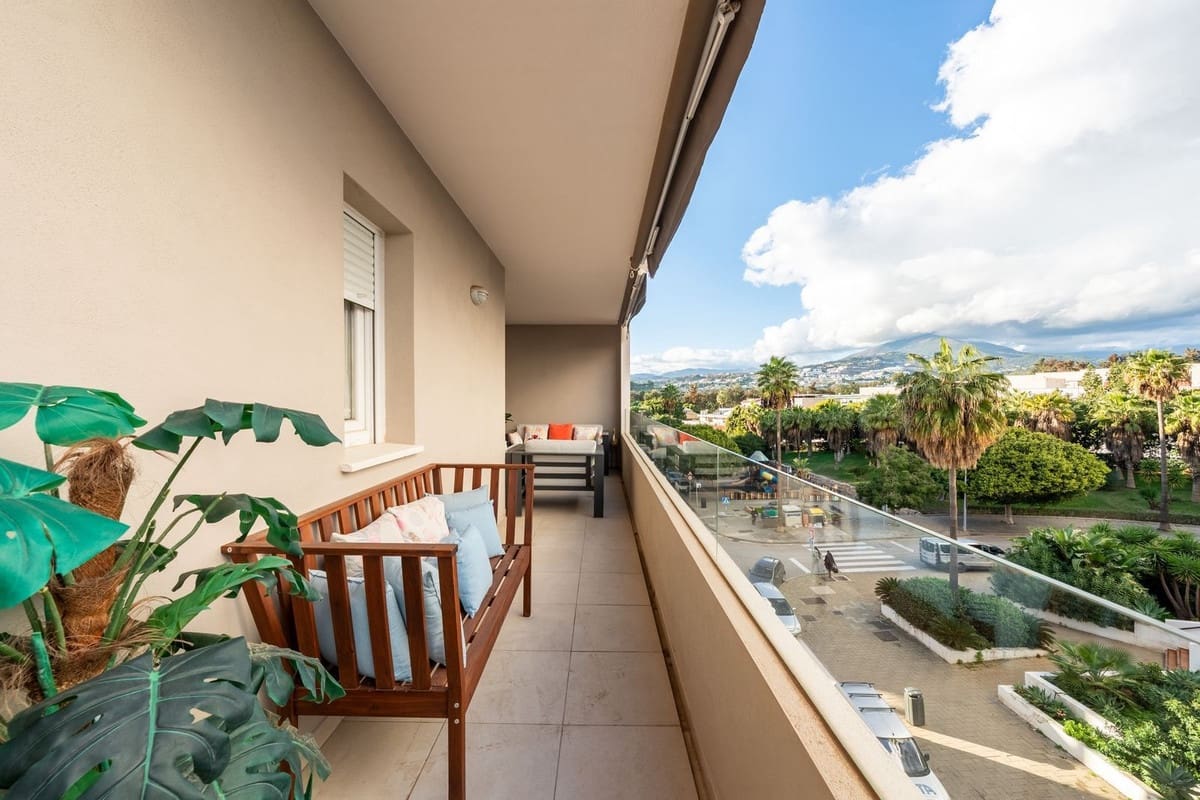 3 slaapkamer Appartement te koop in Nueva Andalucia met zwembad garage - € 439.000 (Ref: 9521660)