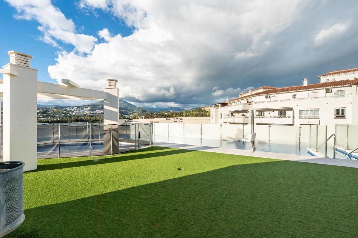 3 slaapkamer Appartement te koop in Nueva Andalucia met zwembad garage - € 439.000 (Ref: 9521660)