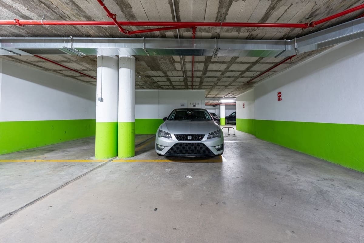 3 slaapkamer Appartement te koop in Nueva Andalucia met zwembad garage - € 439.000 (Ref: 9521660)