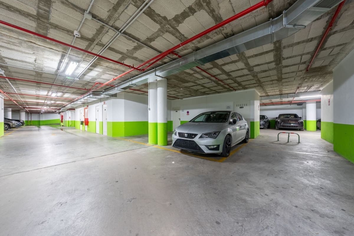 3 slaapkamer Appartement te koop in Nueva Andalucia met zwembad garage - € 439.000 (Ref: 9521660)