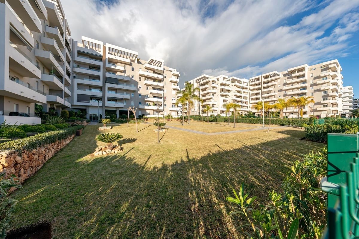 3 slaapkamer Appartement te koop in Nueva Andalucia met zwembad garage - € 439.000 (Ref: 9521660)