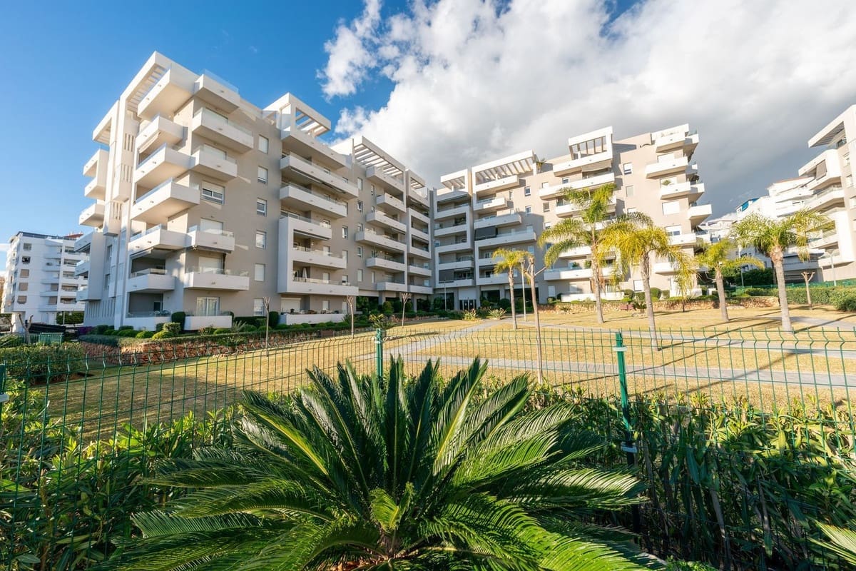 3 slaapkamer Appartement te koop in Nueva Andalucia met zwembad garage - € 439.000 (Ref: 9521660)