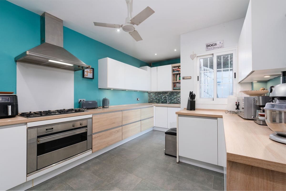 4 bedroom Villa for sale in Mijas Costa with pool garage - € 760,000 (Ref: 9521952)