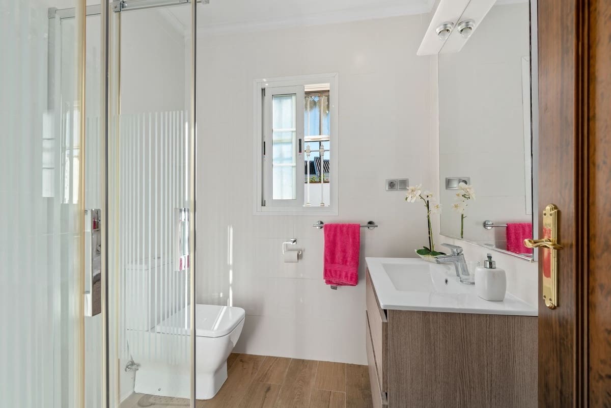 4 bedroom Villa for sale in Mijas Costa with pool garage - € 760,000 (Ref: 9521952)