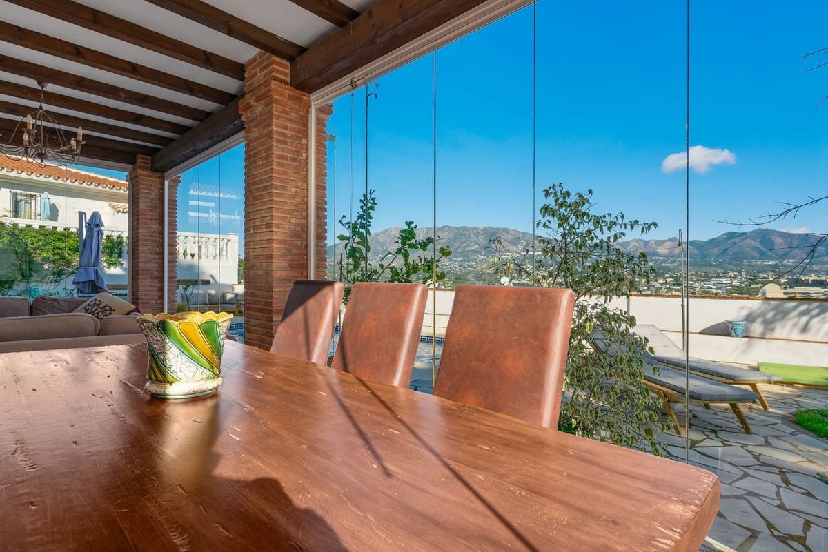 4 bedroom Villa for sale in Mijas Costa with pool garage - € 760,000 (Ref: 9521952)