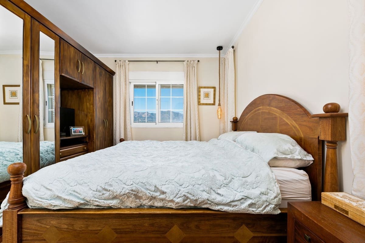 4 bedroom Villa for sale in Mijas Costa with pool garage - € 760,000 (Ref: 9521952)