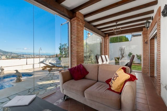 4 slaapkamer Villa te koop in Mijas Costa, Mijas met zwembad garage - € 760.000 (Ref: 9521952)