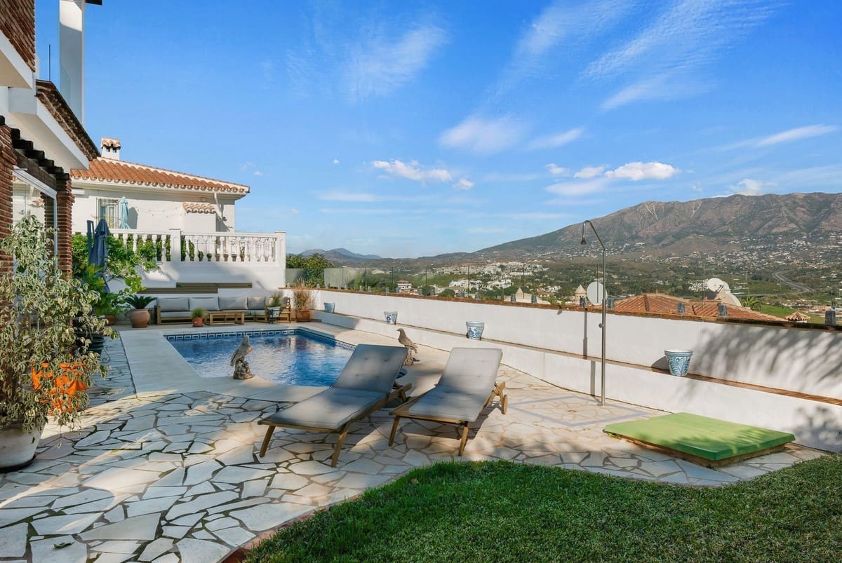 4 bedroom Villa for sale in Mijas Costa with pool garage - € 760,000 (Ref: 9521952)