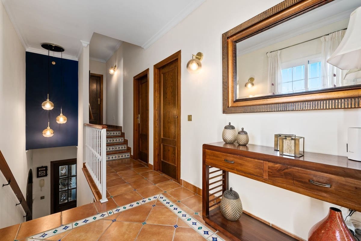 4 bedroom Villa for sale in Mijas Costa with pool garage - € 760,000 (Ref: 9521952)