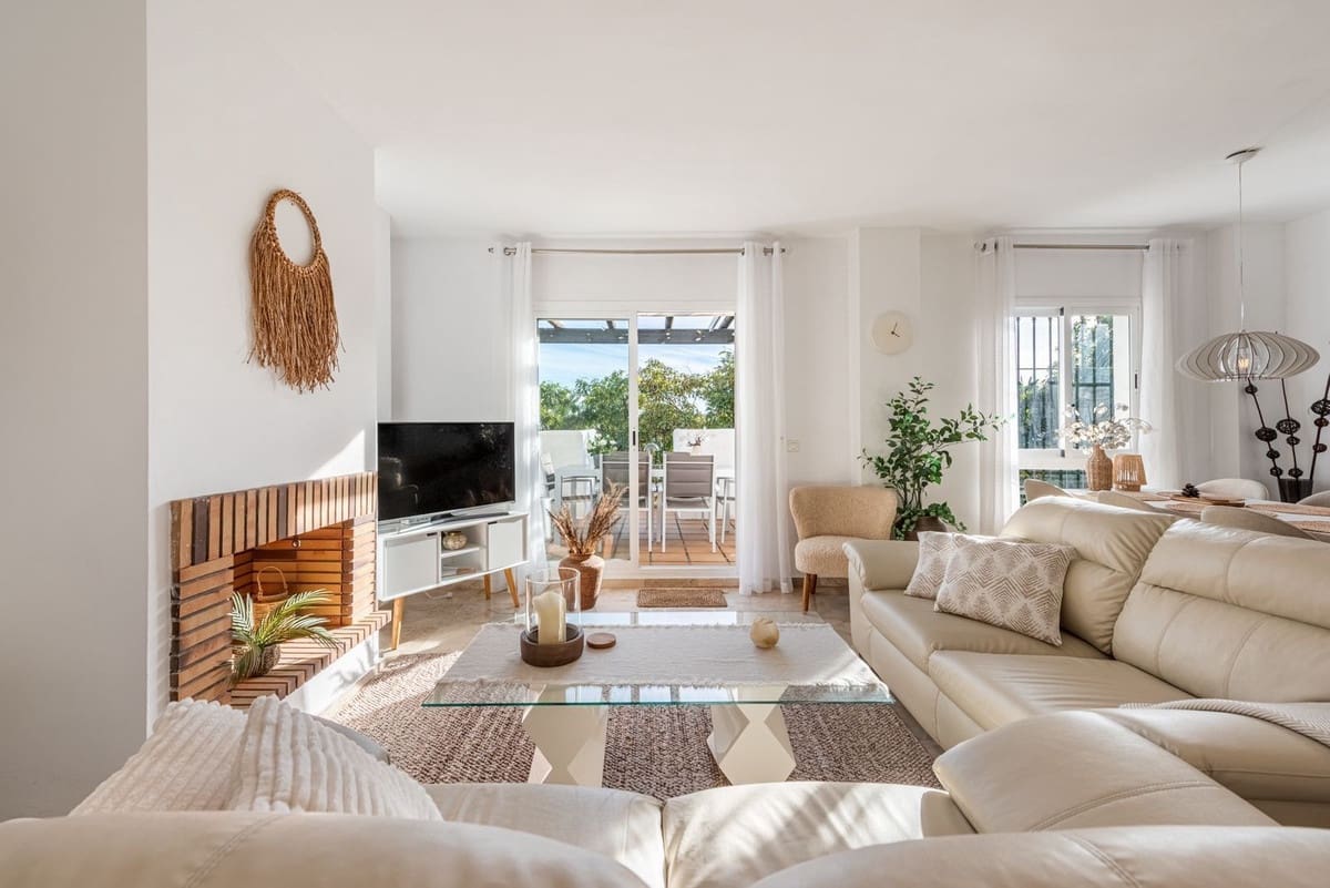 3 slaapkamer Appartement te koop in Nueva Andalucia met zwembad garage - € 589.000 (Ref: 9523069)