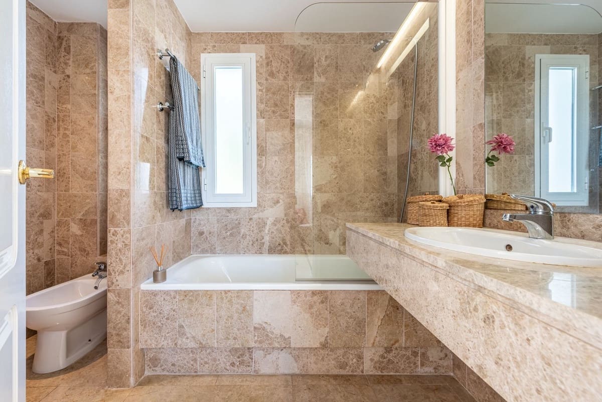 3 slaapkamer Appartement te koop in Nueva Andalucia met zwembad garage - € 589.000 (Ref: 9523069)