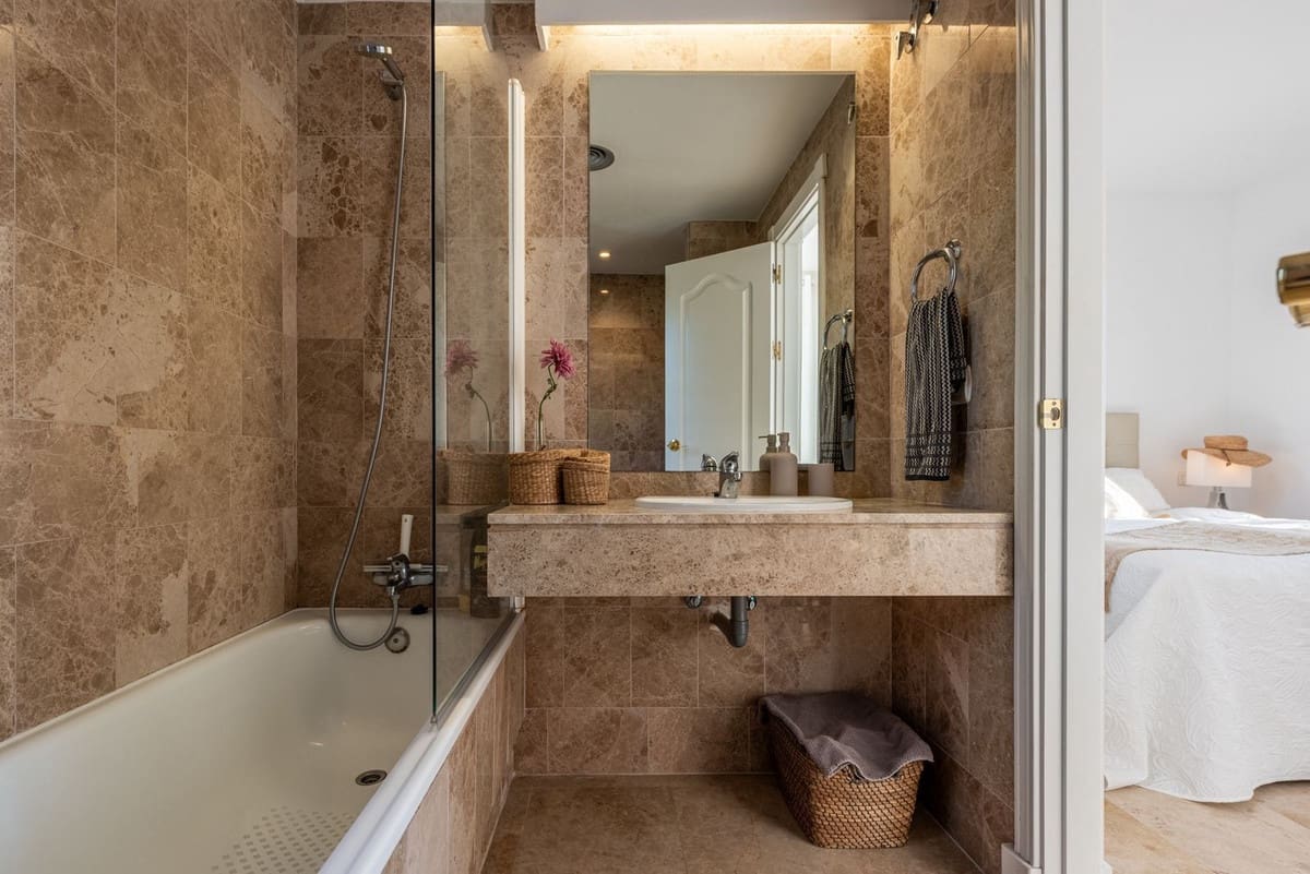 3 slaapkamer Appartement te koop in Nueva Andalucia met zwembad garage - € 589.000 (Ref: 9523069)