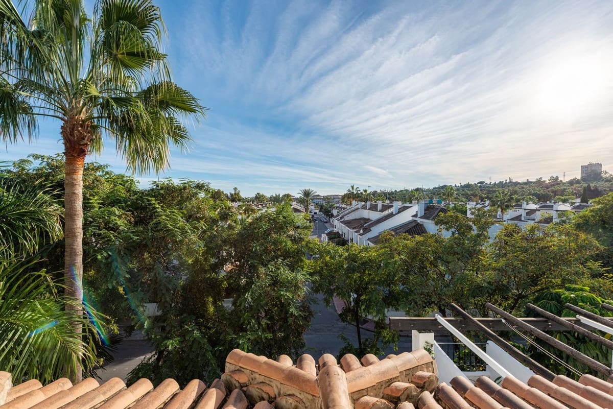 3 slaapkamer Appartement te koop in Nueva Andalucia met zwembad garage - € 589.000 (Ref: 9523069)